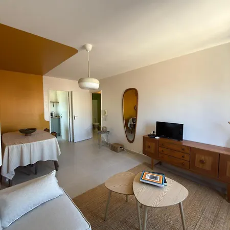 Flat In Les Arceaux With Separate Kitchen, Bright, Quiet, Trendy, Apartamento Montpellier