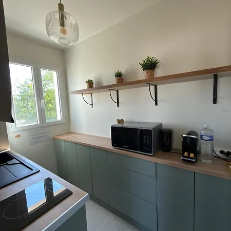 Flat In Les Arceaux With Separate Kitchen, Bright, Quiet, Trendy,